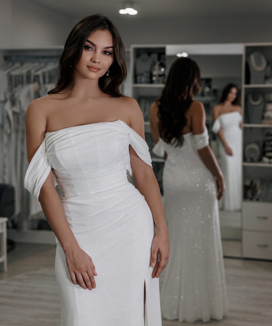 Свадебное платье силуэтное блестящее с открытыми плечами. Модель Р 51, фото 2