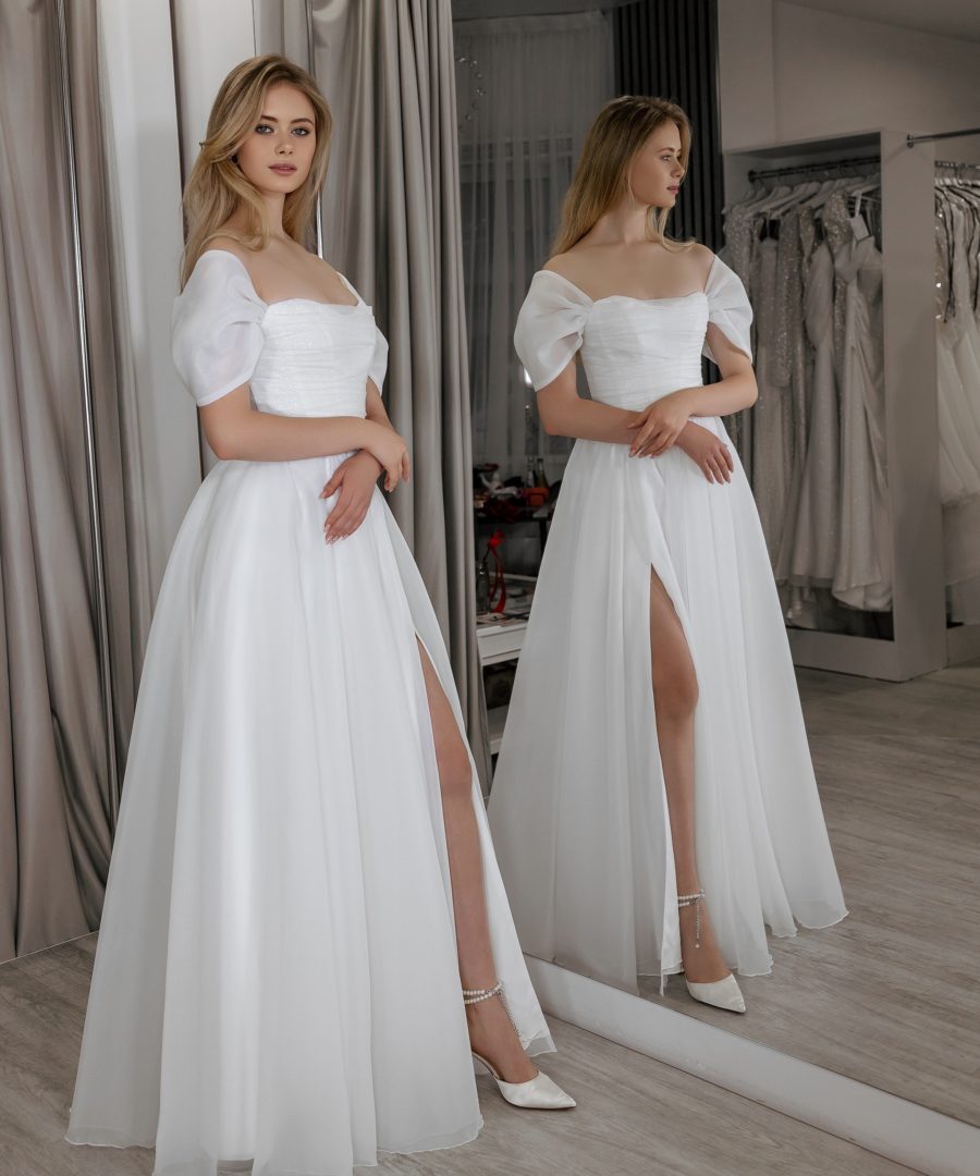 Свадебное платье с открытыми плечами и разрезом. Модель И 46-200, фото 1